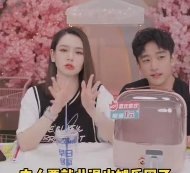 戚薇|戚薇宣布暂退娱乐圈，曾挺孕肚熬夜吃播，喊话瘦回90斤再复出！