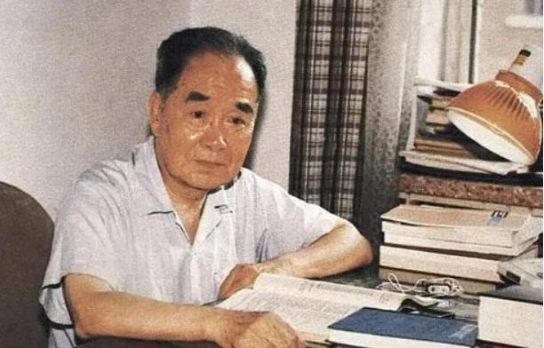 张衡地动仪被移出教科书,原因到底是啥?房梁吊块肉都比这强