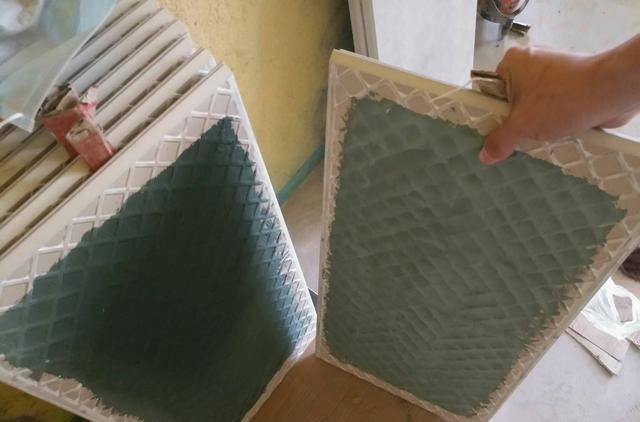 刚铺好的瓷砖就崩瓷了,师傅和卖家都叫屈,就该我自己咽下苦水?