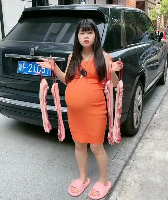 陈三废|3351W粉丝“陈三废”更视频，露孕肚引争议，网友：不检点