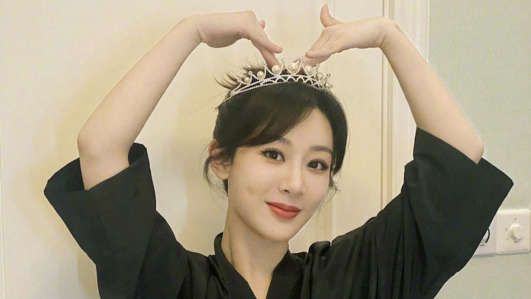 杨紫|杨紫新剧即将开机，机场路透造型被质疑“土气”