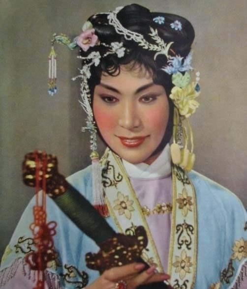 童芷苓|名角赵燕侠是出荀创赵开宗立派，而童芷苓是以荀为骨注入自己想法