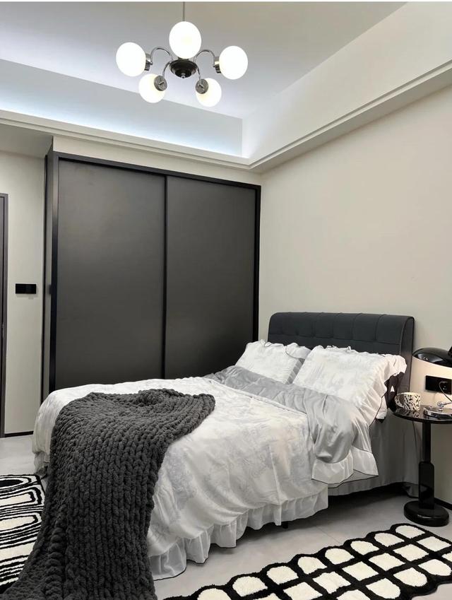 广东夫妇拒绝“过度装修”,把200㎡家装修得堪称教科书,超有品味