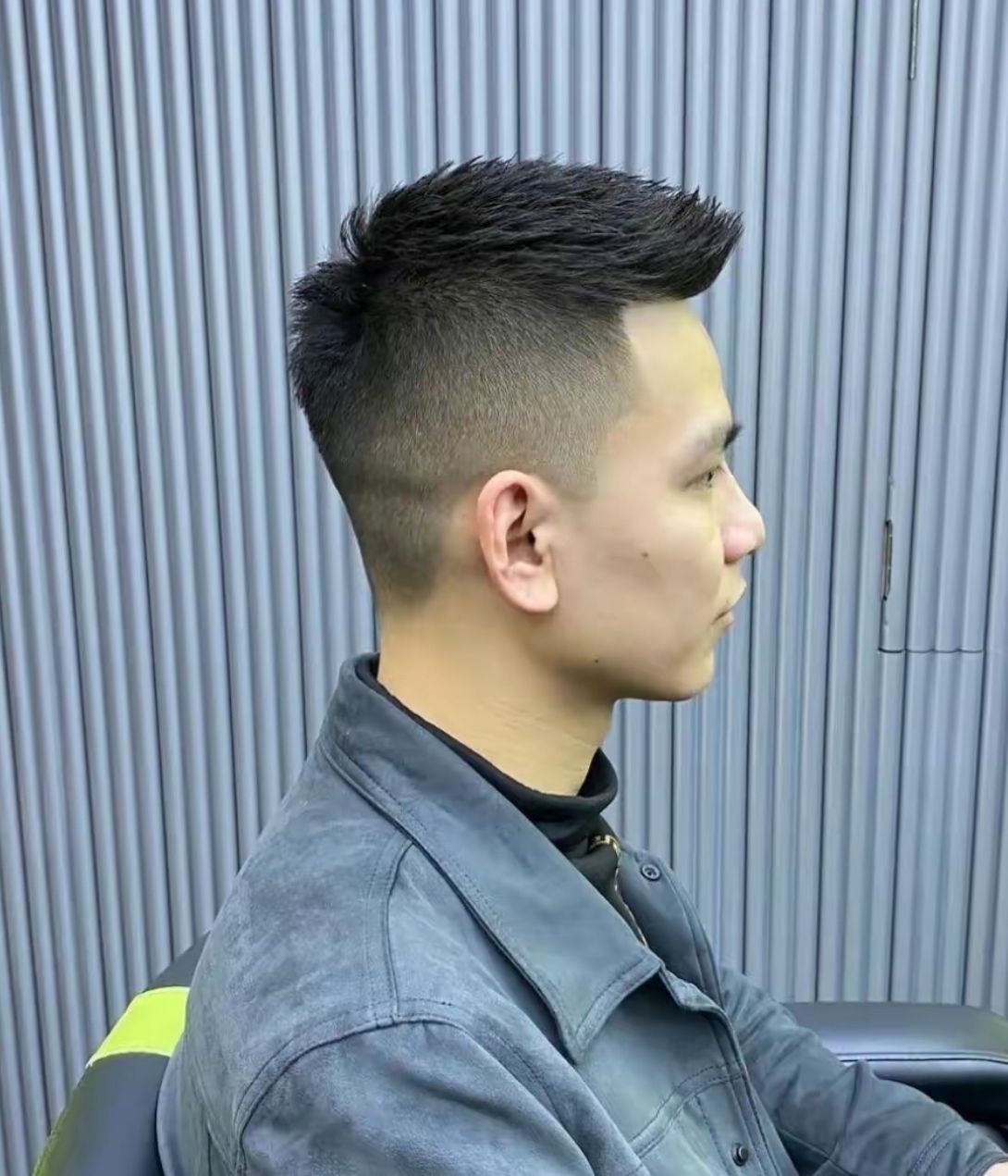 短发 建议中年男人：少留这3种“痞气发型”，油腻土气，长得帅也白搭