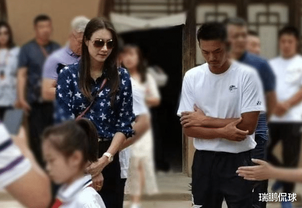 运动员|羽毛球运动员林丹，在延安举办丹挑赛事，与妻子感情冷漠有距离