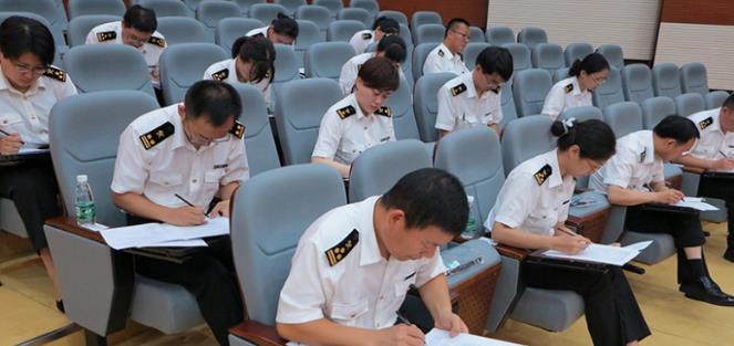 大学生|“三无”家庭的学生为何不建议考公?答案被揭开,很现实!