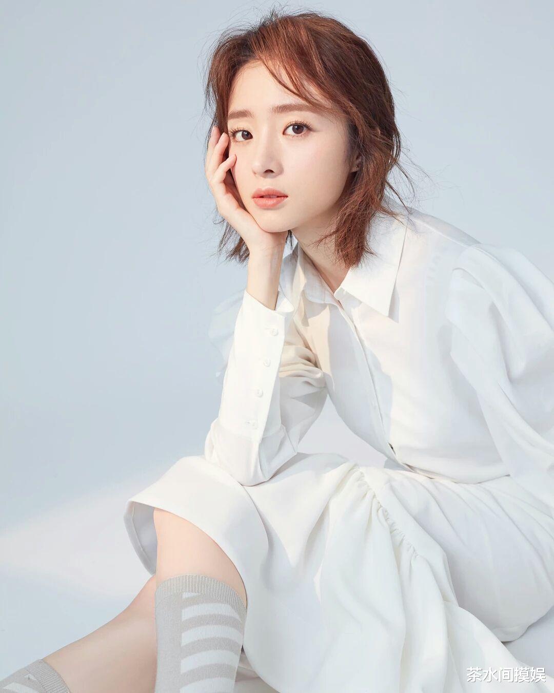 周冬雨|寡淡脸一遇港风就惊艳？周冬雨霸总，毛晓彤惊艳，鞠婧祎改头换面