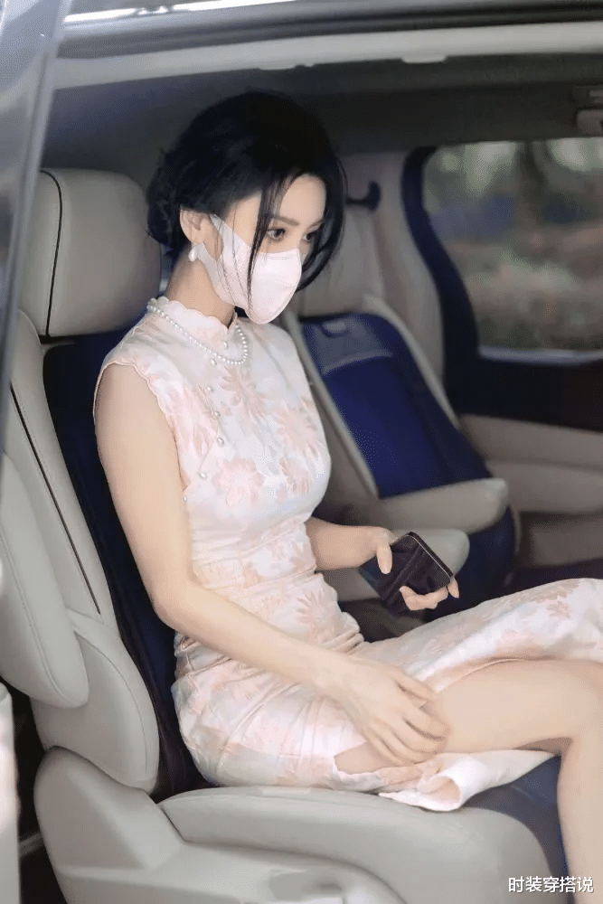 Angelababy|不愧是综艺女王！杨颖穿粉色旗袍高调录节目，秒变民国名媛