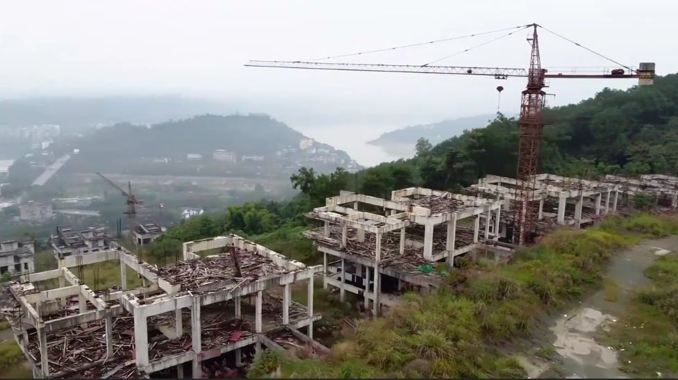 北碚|重庆北碚高端别墅群,数量众多依山而建,满目疮痍好比世界末日