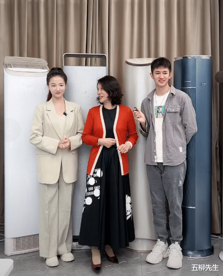 孟羽童|孟羽童被传离职后首出镜,与董明珠合体直播带货,表现得体颜值高