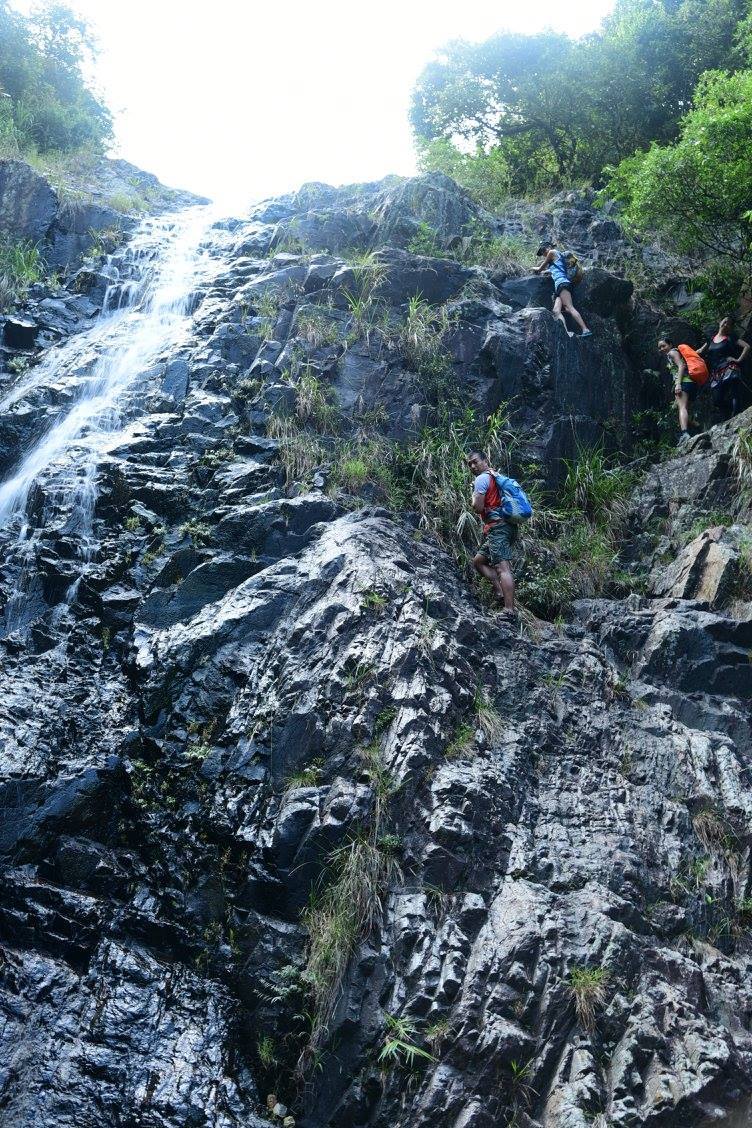 65岁香港珠宝大王登山坠亡,坊间阴谋论四起,网友担心不是意外
