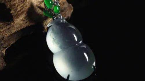 翡翠|三十而立，四十而不惑，不同年龄佩戴翡翠也有不同的寓意！