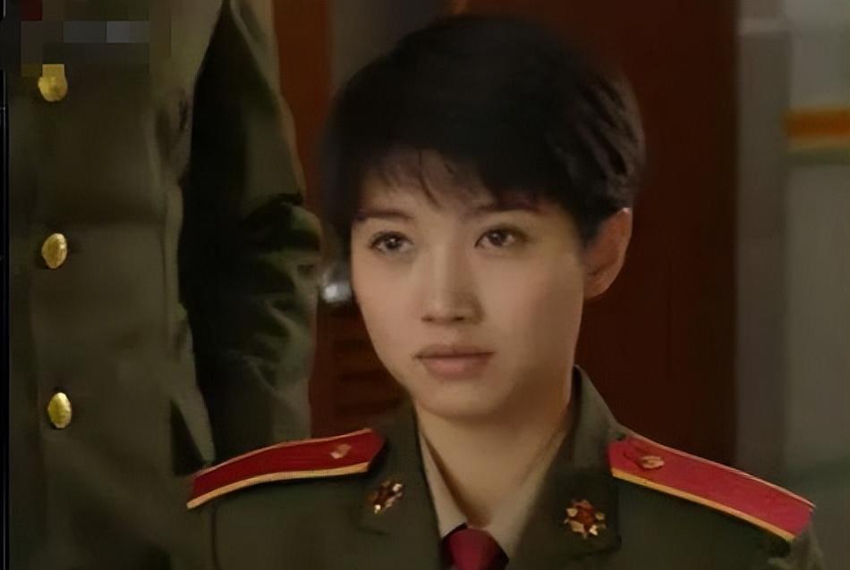 丑女|“八料影后”颜丙燕:为母散尽家财,逼婚吓跑前任,49岁仍单身