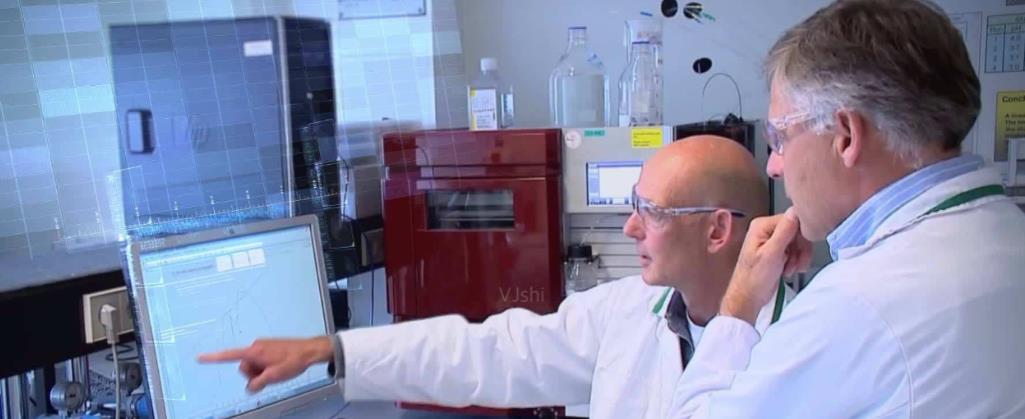 科学家为“永生”,与女模特一起注射350万年前细菌,后来怎样?