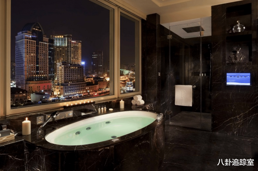 向佐|曝向太带全家到上海被隔离，向佐开800万豪车探望，酒店5000一晚