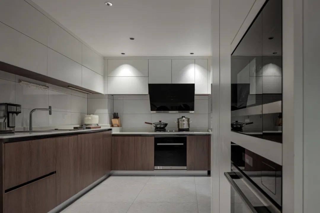 172㎡中禅意气韵,胡桃木的厚重感与纹理感,让生活回归居所!