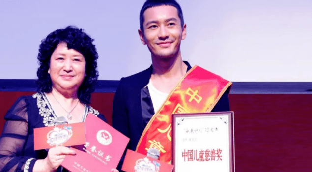 黄晓明|疫情之下，黄晓明人设“崩塌”？