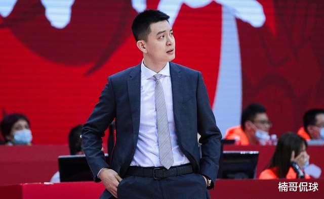 杨鸣|杨鸣妻子久违现身！帅气老公人气高很苦恼，曾为宣示主权频繁晒照