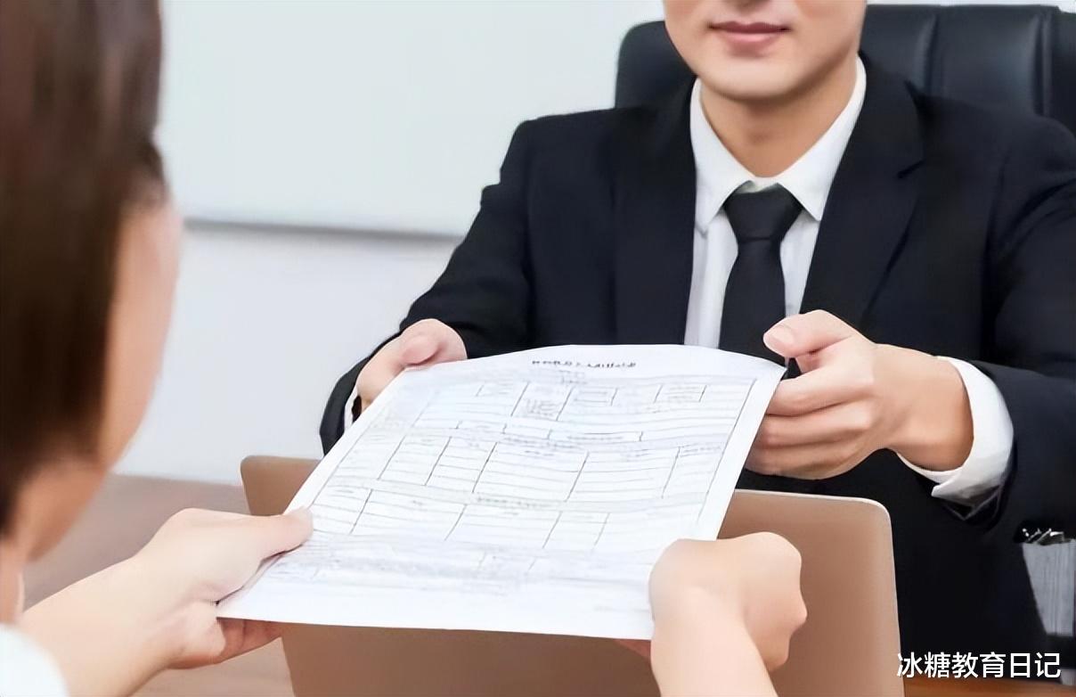 hr|大公司HR吐出实情,不愿招三无家庭本科生,而专科生却成座上宾