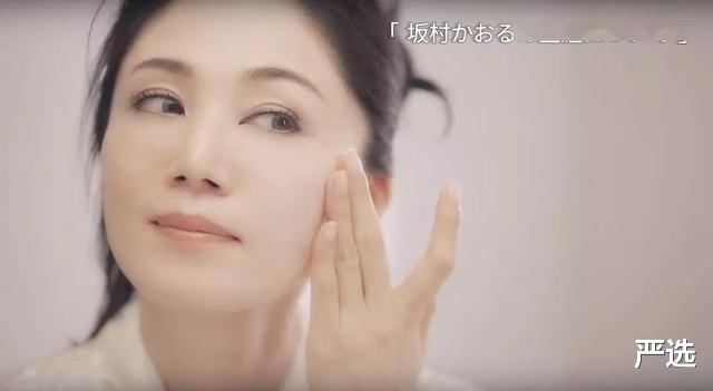 运动 52岁坂村薰拿下日本选美冠军，看这肌肤水嫩度，难怪能够艳压群芳