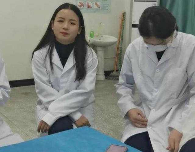 不把姐妹当外人!做实验缺人体男模,女大学生骗自己男友做模特!