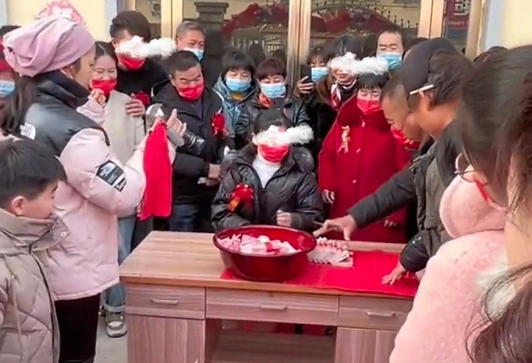河南:弟弟结婚,两个姐姐给14万礼金,网友:姐夫倒了八辈子大霉