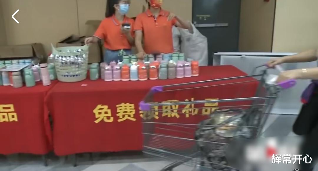 “太丢脸了”!重庆大爷逛超市领到“免费杯子”,回家后却很难受!