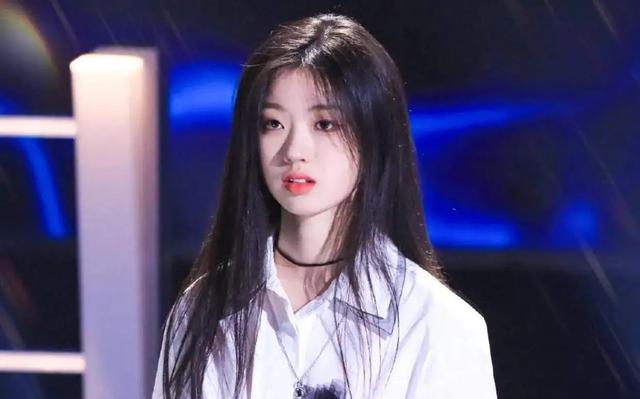 梁玉莹|好声音冠军梁玉莹回乡,遮遮掩掩被指装过头,人未红排场先铺起来