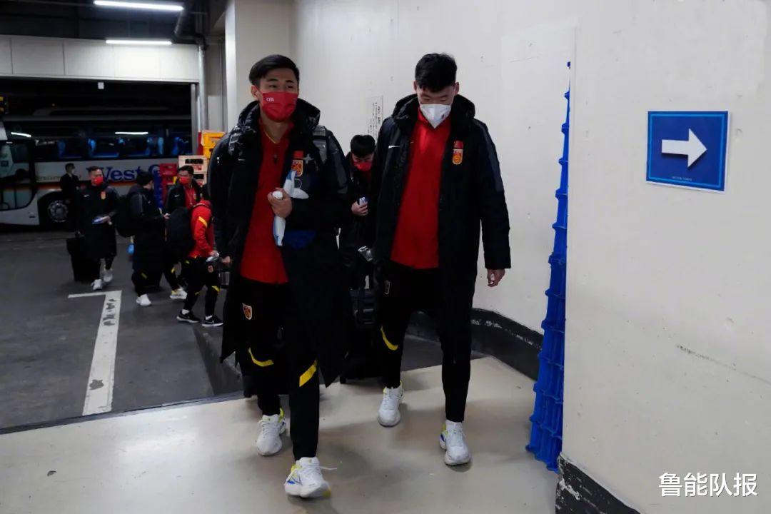 國(guó)足|鬧??！費(fèi)南多家中有事返回巴西，國(guó)足怎一個(gè)亂字了得，李霄鵬好運(yùn)