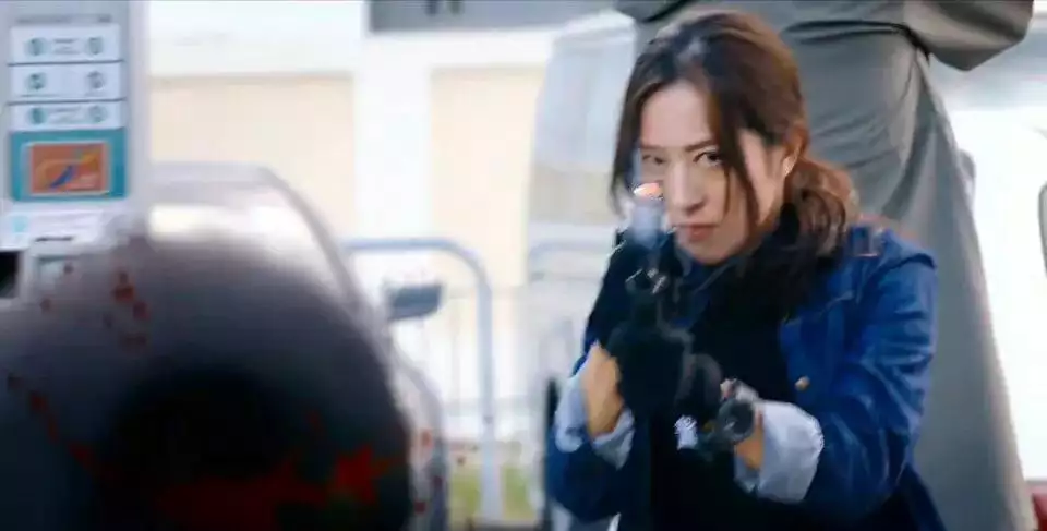 唐诗咏|41岁唐诗咏有新恋情?为好友庆生似足女主人,动作亲昵惹关注