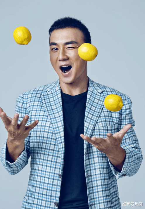 刘畊宏|感情天花板?刘畊宏健身,老婆表情太搞笑,网友:是我本人