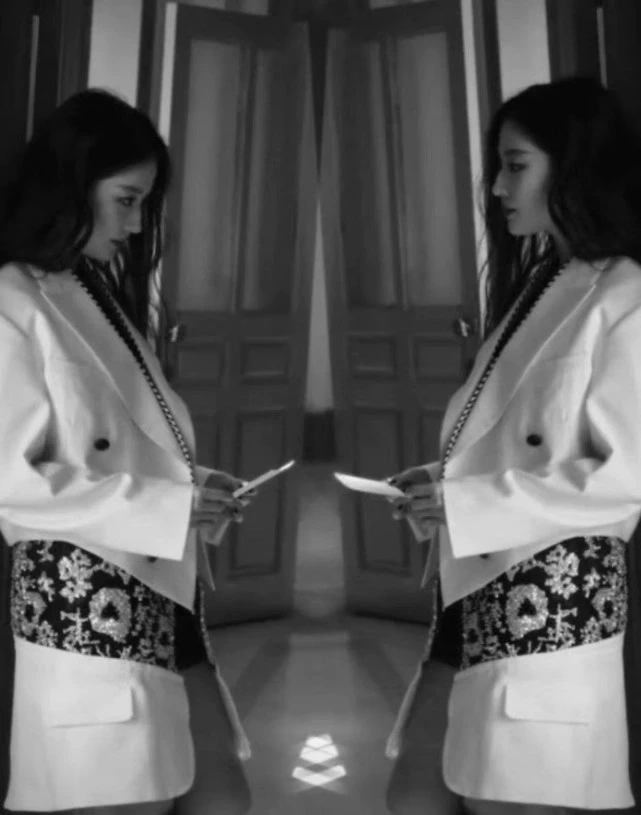 迪丽热巴|LV大秀神仙打架！谷爱凌穿牛仔裙大抢刘亦菲风头，热巴身材辣出圈