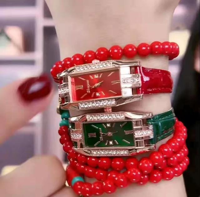 肖战|曹颖直播1330元的手表上架9.9元被疯抢，称损失巨大已报警