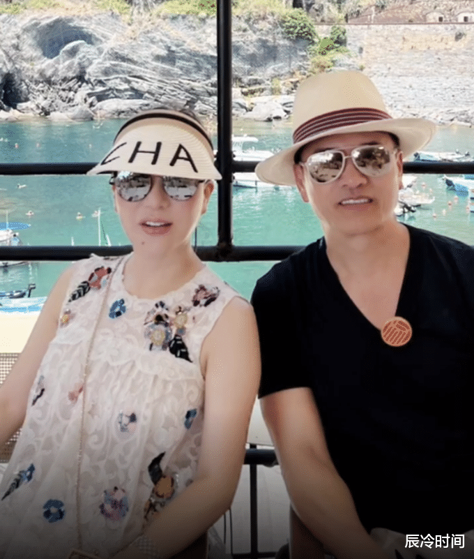 吕良伟|吕良伟陪富婆妻子周游列国,地中海跳崖超勇敢,66岁健硕似小伙