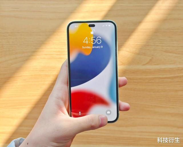 刘海屏|iPhone 14新一批渲染图曝光！拒绝刘海屏，全新“感叹号”设计