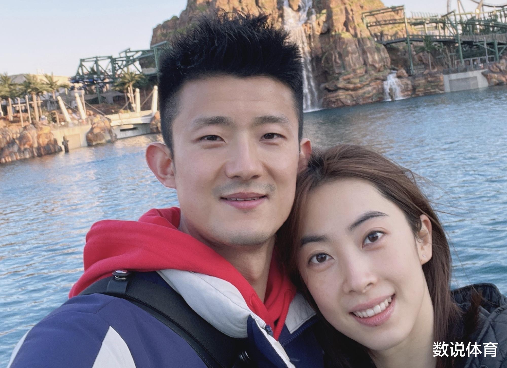 林丹|林丹谢杏芳羡慕吗？师弟谌龙会疼媳妇，带一家人游玩妻子笑得真甜
