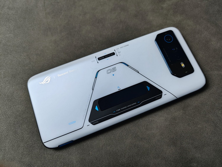 游戏手机|这款看似“出挑”的游戏手机，却令人感到有些纠结