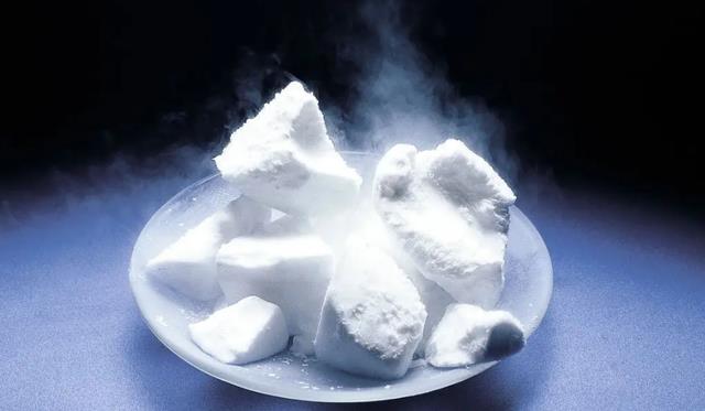 二氧化碳变汽油重大突破!效率大大提高,地球变暖要暂停了?