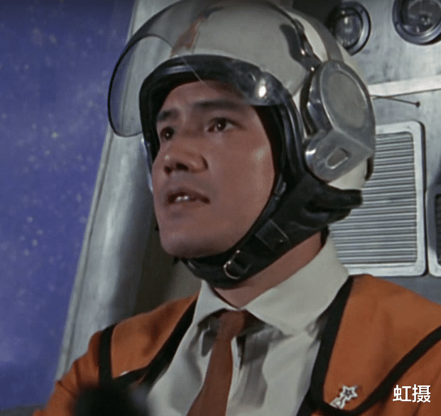 |《勇敢的翅膀》轰6座舱被吐槽,剧情特效低智化,就像日本特摄片