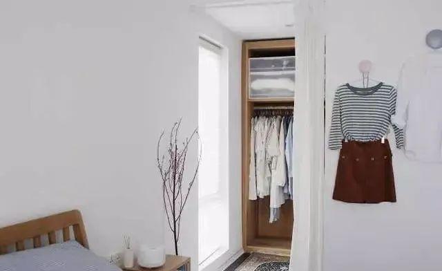 90后小夫妻任性装修，3室变1室，网友：摆明不想父母来家住！