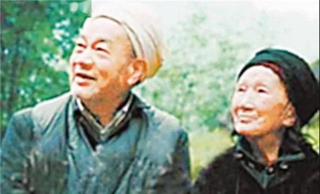 19岁小伙带29岁寡妇私奔,隐居深山50年,丈夫为爱凿出6208节天梯