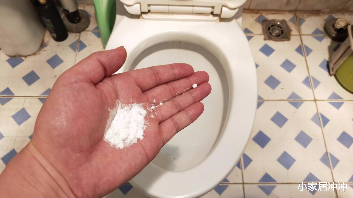 马桶3天不刷就有黄渍?保洁阿姨教你这么做,马桶干净又卫生