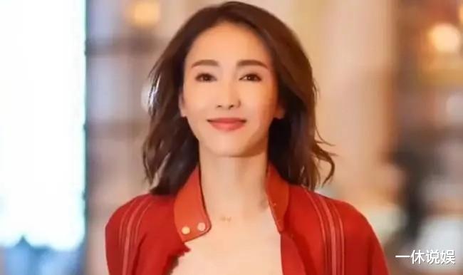 黎姿|黎姿现身上海机场,被带走隔离,据传是来参加《浪姐3》