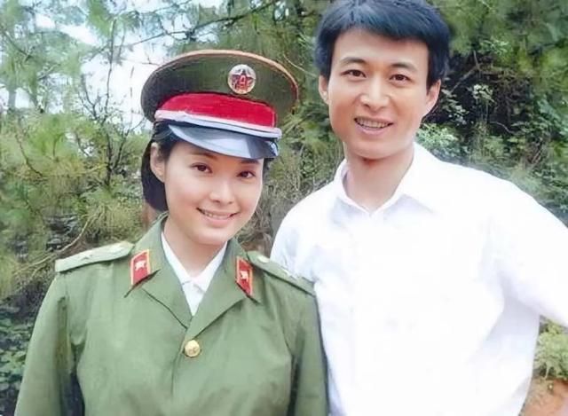 袁立|被富豪宠15年不结婚，三婚却嫁小11岁穷诗人，袁立到底想要什么？