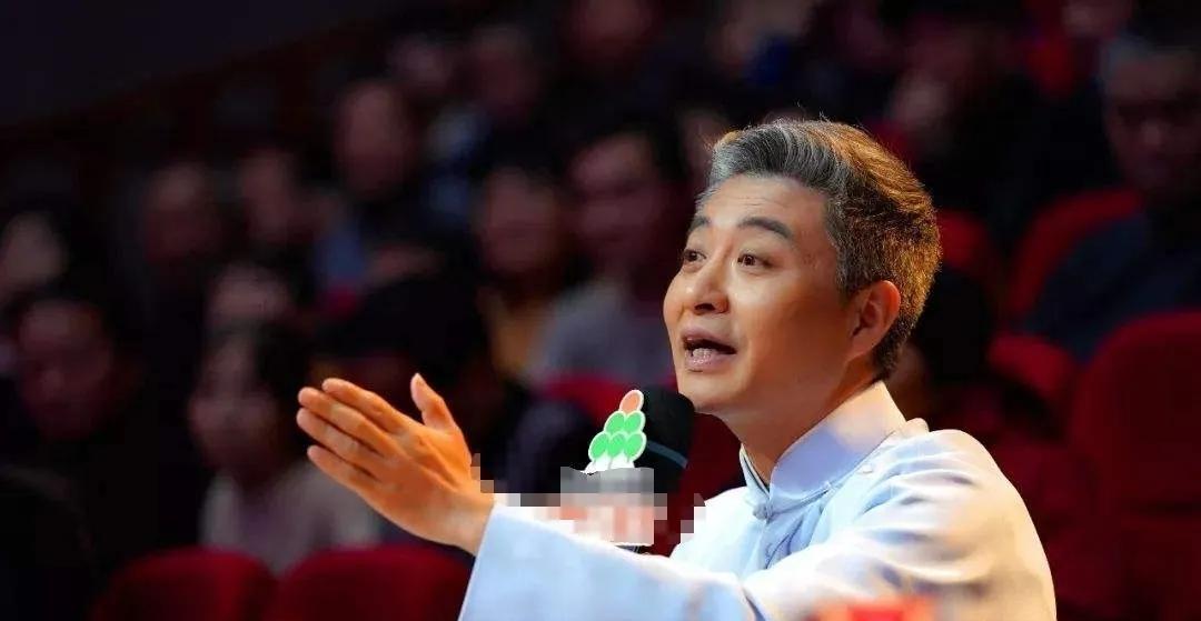 周炜|《梨园春》这档节目真不该请周炜,一是他没水平,二是他令人反感