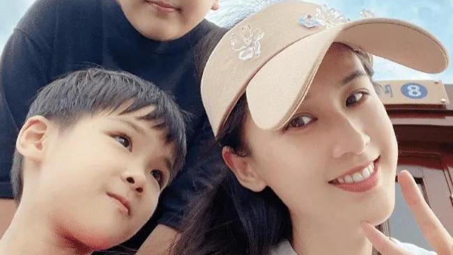 杨子|杨子深夜晒图为黄圣依庆生，文案引发热议，网友：称呼怎么变了