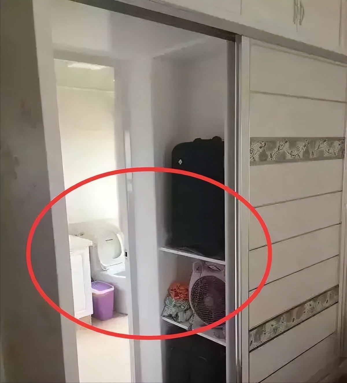 见过把厕所设计在衣柜里吗?太新颖太时髦了,我的新房也这样改造