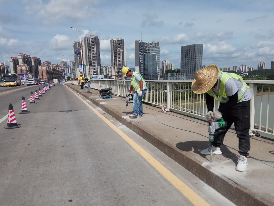 高温下值得敬爱的人们