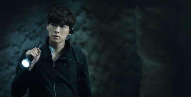 李易峰|李易峰又一悬疑剧来了，女主是当红人气小花，网友：热播剧没跑