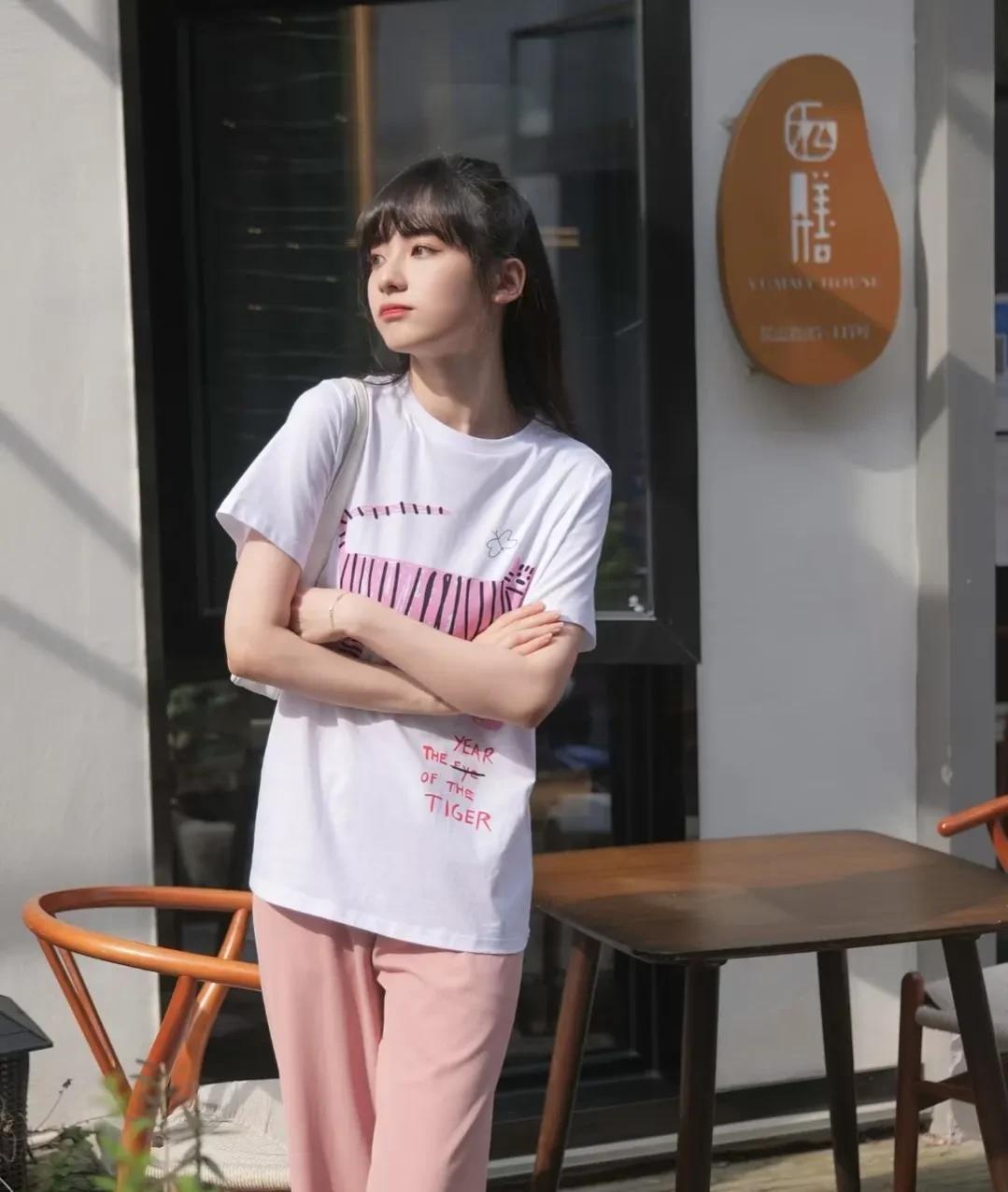 怎么样才能让头发乌黑发亮,发量多